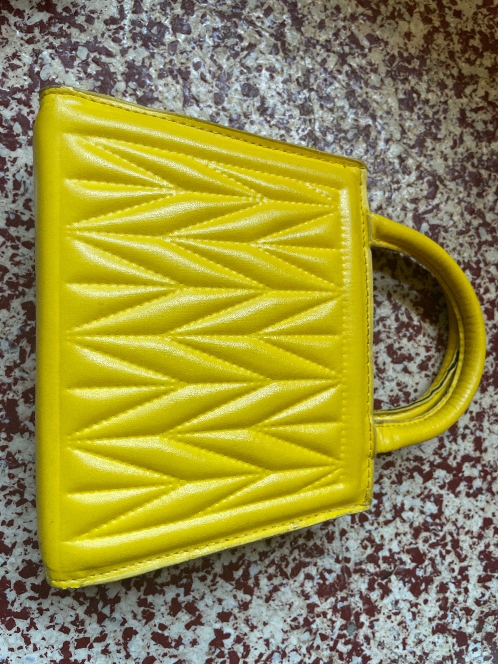Small yellow purse - Picture 1 of 1